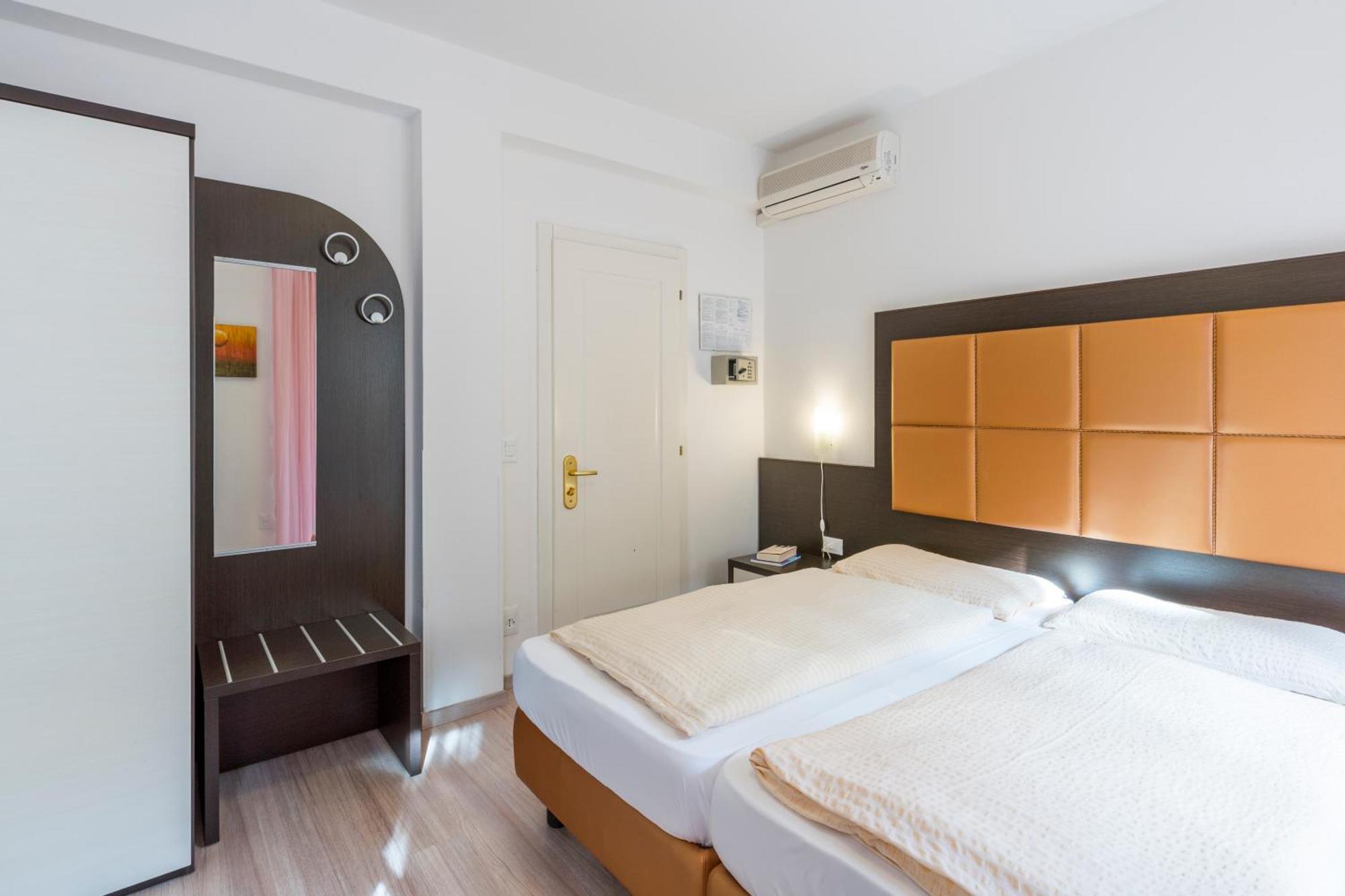 Carmen Hotel 3*